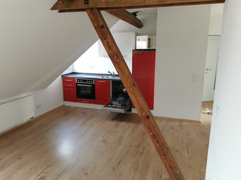 Hübsche, gemütliche  3-Raum-DG-Wohnung mit Einbauküche in Gera-Zentrum